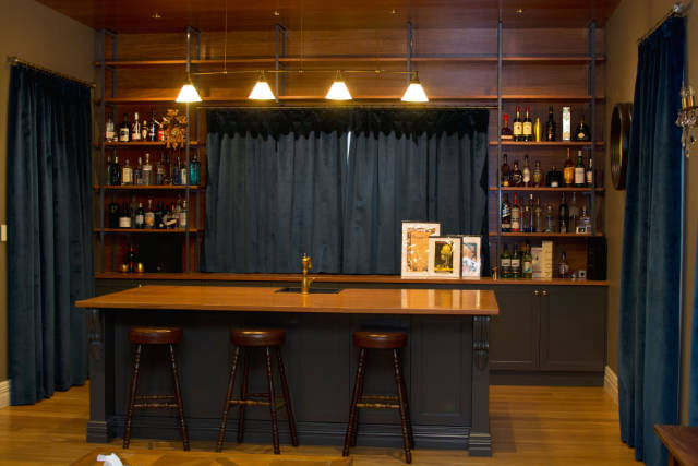 Custom old style bar